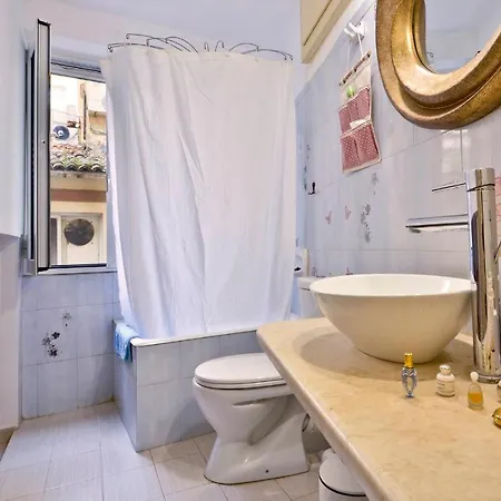 Lonziada Apartment, In The Heart Of The Old Town. Apartament