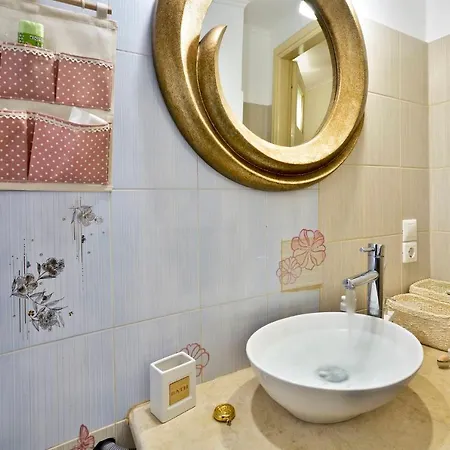 Lonziada Apartment, In The Heart Of The Old Town.